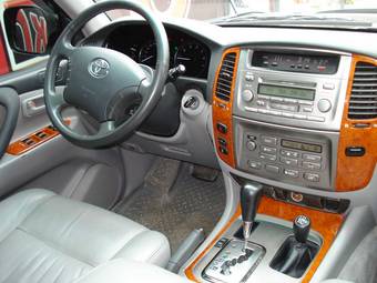 2004 Toyota Land Cruiser Pictures