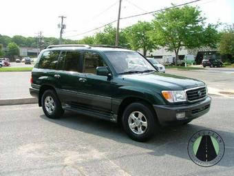 2004 Toyota Land Cruiser Photos