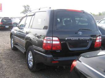 2004 Toyota Land Cruiser Photos