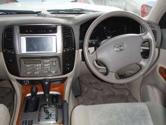 2005 Toyota Land Cruiser Pics