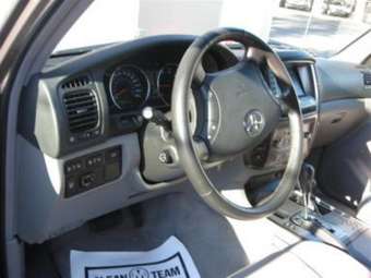 2005 Toyota Land Cruiser Images