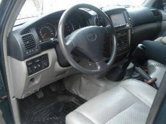 2005 Toyota Land Cruiser Pictures