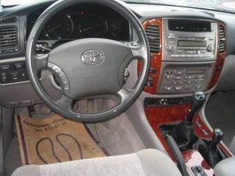 2005 Toyota Land Cruiser Pictures