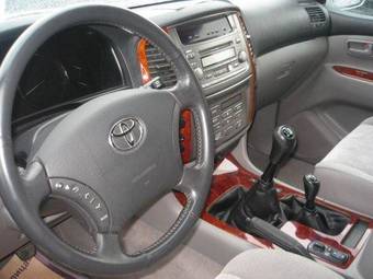 2005 Toyota Land Cruiser Photos