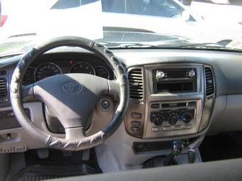 2005 Toyota Land Cruiser Pictures