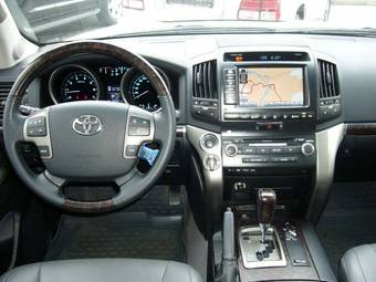 2010 Toyota Land Cruiser Pics