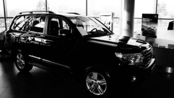 2012 Toyota Land Cruiser Pics