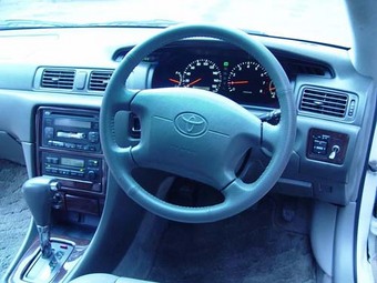 1999 Toyota Mark II Photos