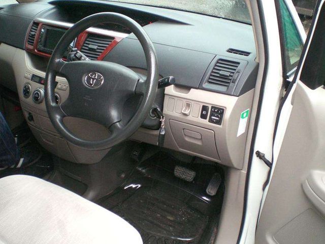 2002 Toyota Noah