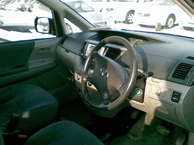 2002 Toyota Noah