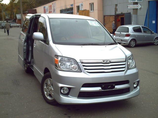 2002 Toyota Noah