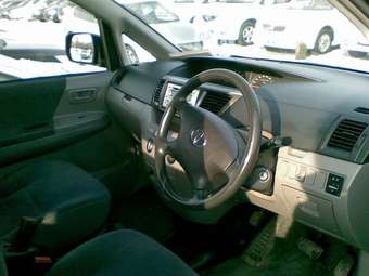 2002 Toyota Noah Photos