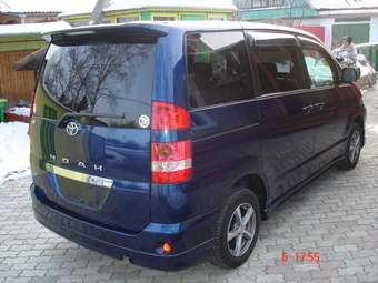 2002 Toyota Noah Photos