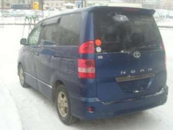 2002 Toyota Noah Photos