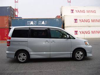 2002 Toyota Noah Photos