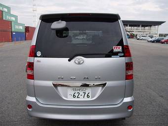 2002 Toyota Noah Photos