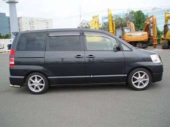 2003 Toyota Noah Photos