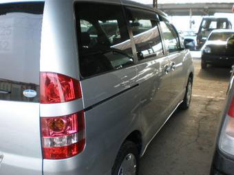 2003 Toyota Noah Photos