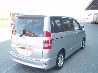 2003 Toyota Noah Pictures