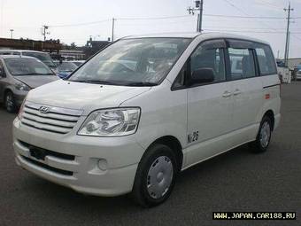 Toyota noah 2003 год