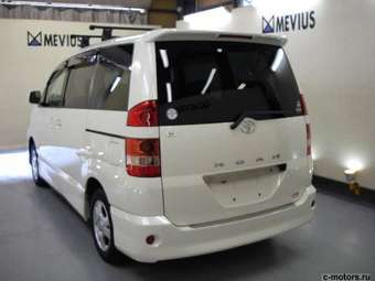 2004 Toyota Noah Photos