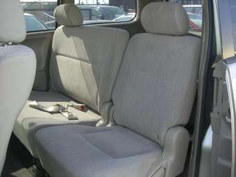 2004 Toyota Noah Photos