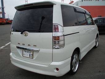 2004 Toyota Noah For Sale