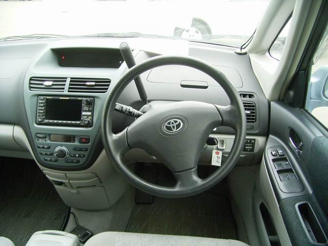 2001 Toyota Opa Pictures