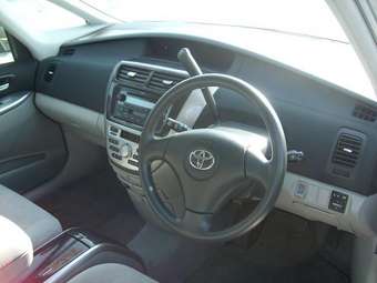 2003 Toyota Opa Pictures