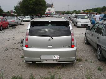 2004 Toyota Opa Photos