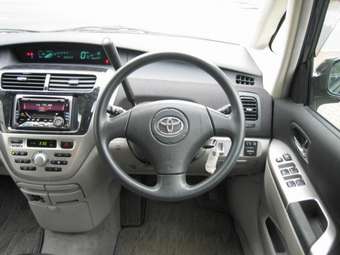 2005 Toyota Opa Pictures