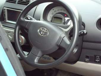 2004 Toyota Passo Images