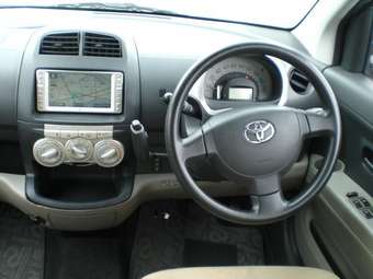 2004 Toyota Passo Photos