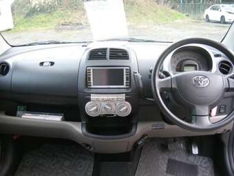 2004 Toyota Passo Pictures