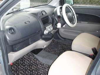 2004 Toyota Passo Pictures