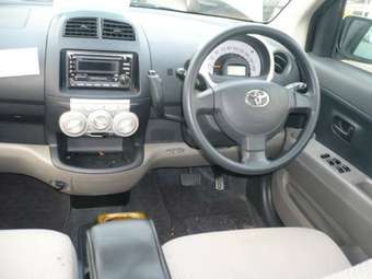 2004 Toyota Passo Images