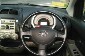 2004 Toyota Passo Pictures