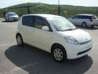 2004 Toyota Passo Pictures