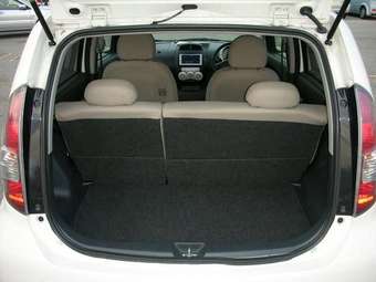 2005 Toyota Passo Pictures