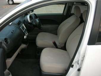 2005 Toyota Passo Photos