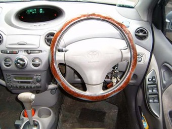 1999 Toyota Platz Pictures