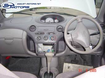 2000 Toyota Platz Photos