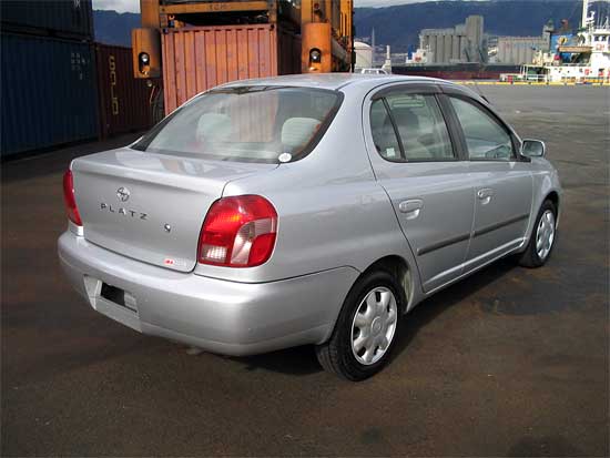 2000 Toyota Platz Photos