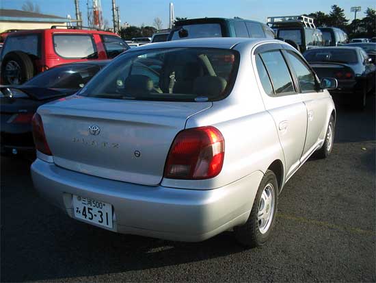 2001 Toyota Platz Photos