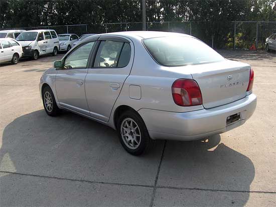 2001 Toyota Platz Photos