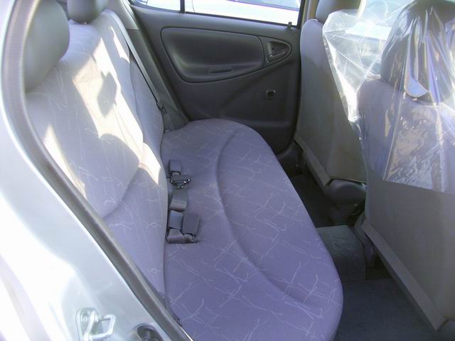 2001 Toyota Platz Images