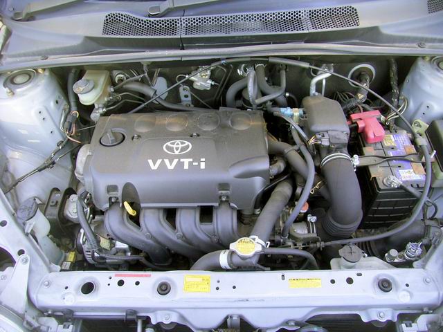 2001 Toyota Platz Pictures