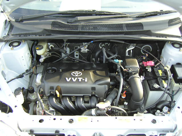 2001 Toyota Platz Images