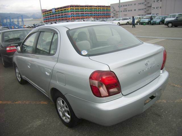 2001 Toyota Platz Pictures