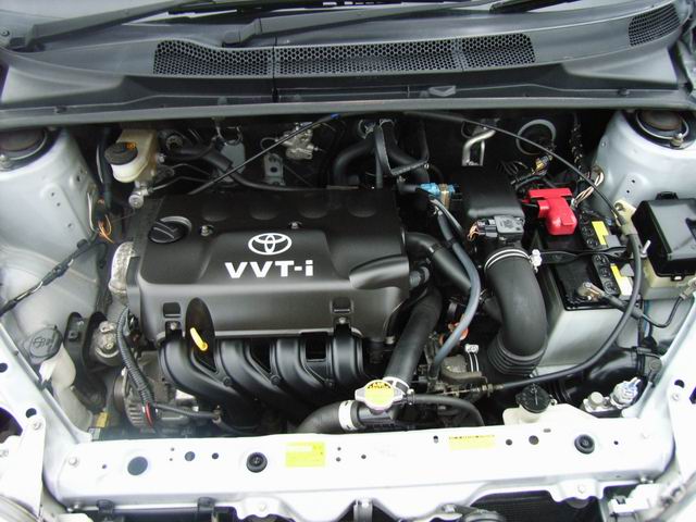 2001 Toyota Platz Photos